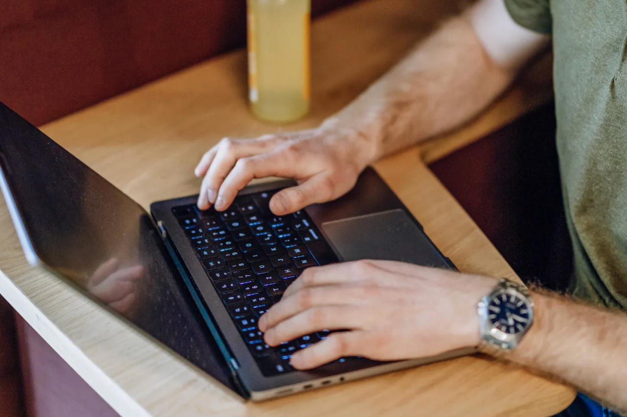 A developer weighing the options between Forge UI Kit and Custom UI